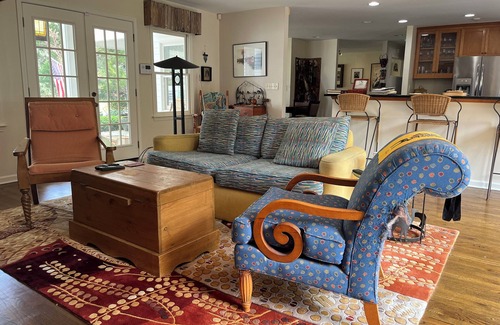 Isle of Hope Historic District House | Spacious 3-bedroom house in Isle of Hope with fitness room, back yard, Grill