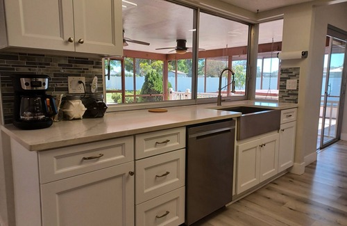Highland House | Spacious 3-bedroom house with HOT TUB and MOVIE THEATRE 8 minutes from RACEWAY