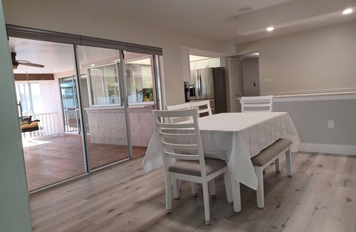 Highland House | Spacious 3-bedroom house with HOT TUB and MOVIE THEATRE 8 minutes from RACEWAY