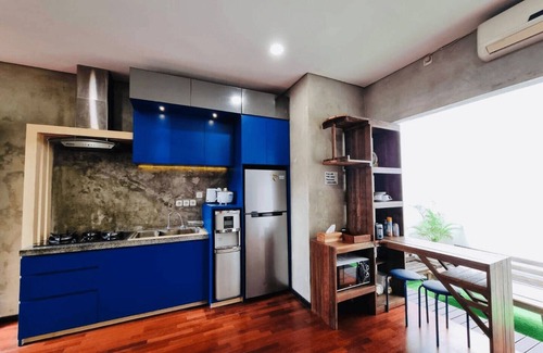 Imam Bonjol Apartment | Spacious 3-Bedroom House with Easy Access
