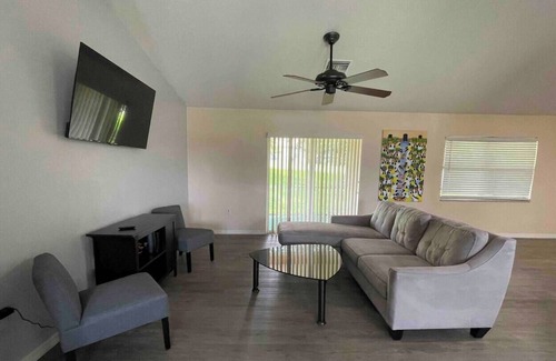 Clermont House | Spacious 3 bedroom near entertainment and Disney