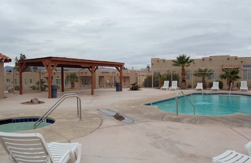 Needles House | Spacious 3-bedroom plus bonus room house in Needles, CA on the golf course