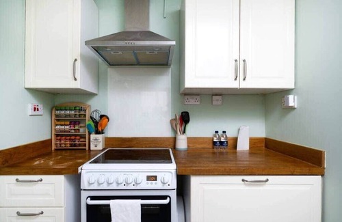 Leyton House | Spacious 3-Bedroom Retreat in London