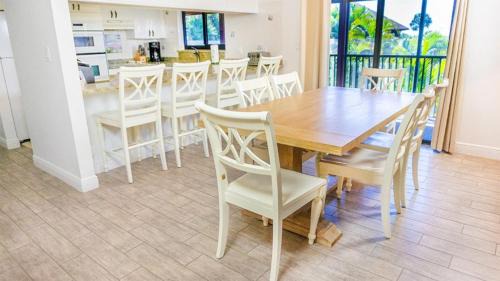 Sanibel House | Spacious 3-Bedroom Retreat with Full Wrap-Around Lanai - Sanibel Island