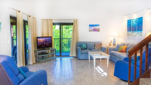 Sanibel House | Spacious 3-Bedroom Retreat with Full Wrap-Around Lanai - Sanibel Island