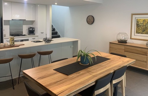 Parkville House | Spacious 3 Bedroom Townhouse With Peaceful Outlook