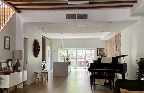 Greenpoint House | Spacious 3-bedroom townhouse with garden, WiFi, AC in prime Greenpoint Brooklyn.
