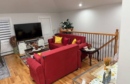 Queens Apartment | Spacious 3-bedroom unit, with WiFi, 2 bathroom full kitchen, dining area, 4 TVs