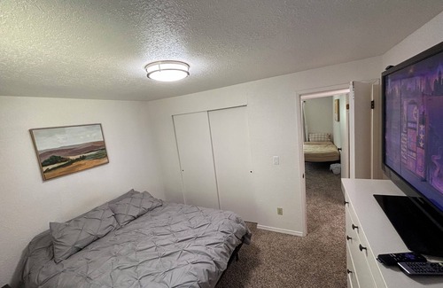 Bonney Lake Apartment | Spacious 3-bedroom apartment with WiFi, AC in enjoyable Bonney Lake