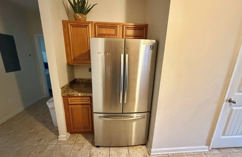 Myrtle Beach Cottage | Spacious 3-bedroom cottage, 2 Blocks To Beach! Free WIFI and Parking in Myrtle