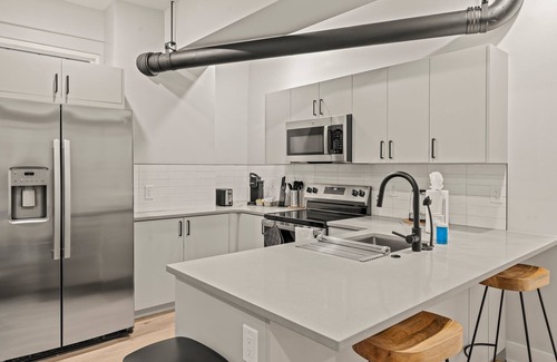 Center City Apartment | Spacious 3-Bedroom Retreat in Center City