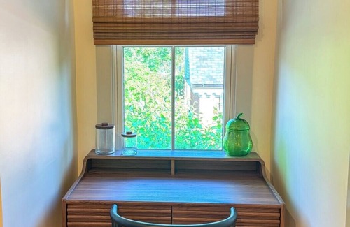 Stockbridge Apartment | Spacious 3-bedroom apartment with WiFi, AC on Main Street Stockbridge