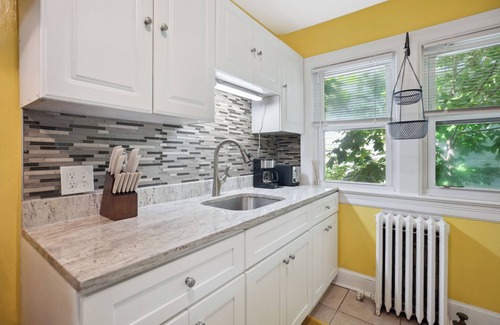 Takoma Park Apartment | Spacious 3-bedroom apartment in nice Takoma Park with a huge balcony