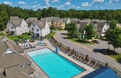 Lackey Cottage | Spacious 3 bedroom cottage which is actually 2 units in 1 in Williamsburg, VA.