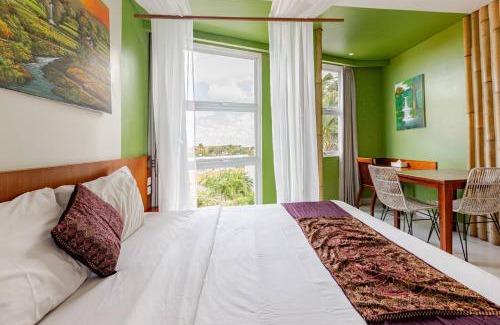 Sunset Road House | Spacious 3 Bedroom Villa, Sleeps 12, Resort Style Pool, Families and Groups, Private Kitchen, Restaurant with Room Service and Catering, Near Seminyak Beach