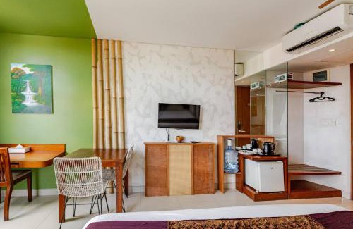 Sunset Road House | Spacious 3 Bedroom Villa, Sleeps 12, Resort Style Pool, Families and Groups, Private Kitchen, Restaurant with Room Service and Catering, Near Seminyak Beach