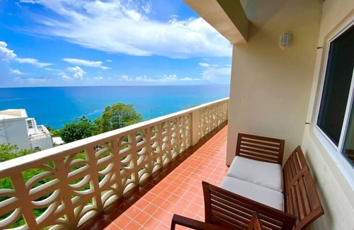 Flag Hill House | Spacious 3-bedroom Walking Distance to Two Beaches