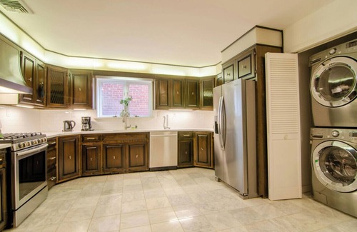 Hoboken Apartment | Spacious 3 bedroom with AC and WiFi in delightful Hoboken