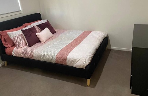 Point Cook House | Spacious 3 Bedrooms Suitable for Families