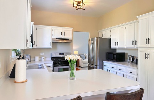 Fox Valley House | Spacious 3 bedrooms with Yard – Near Naperville, Chicago