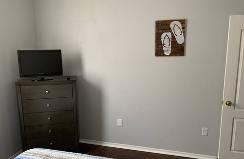 Biscayne House | Spacious 3 BR/2 BA home - 10 min from JAX airport