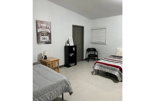 Topeka House | Spacious 3 BR, 2BT, 2 Fireplace & Full Kitchen.