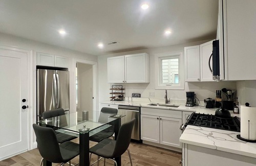 Roxbury Condo | Spacious 3-BR Condo with Modern Fireplace & Full Amenities - Near Downtown