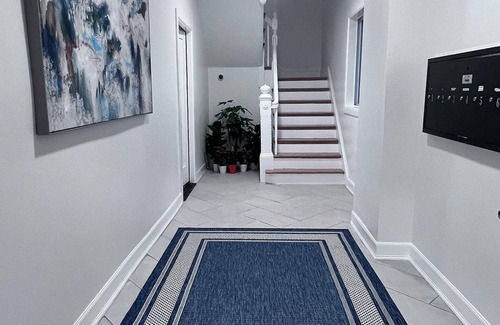 Roxbury Condo | Spacious 3-BR Condo with Modern Fireplace & Full Amenities - Near Downtown