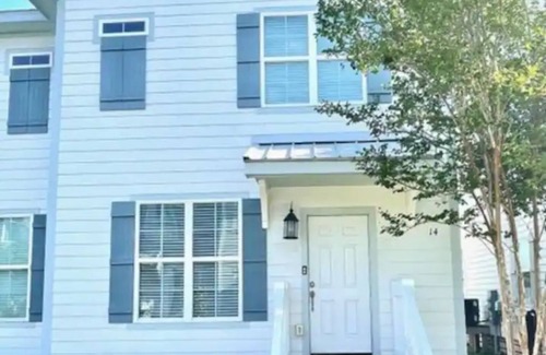Lake Charles House | Spacious 3 BR Downtown Townhouse near Lake & Casinos