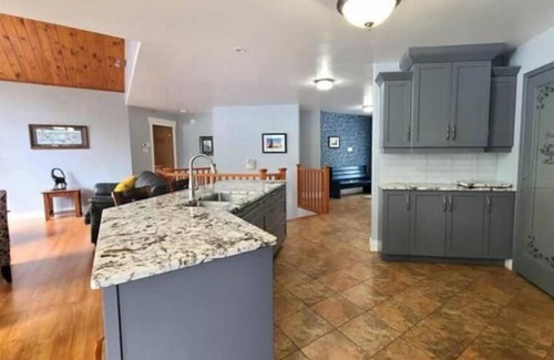 Algoma District Cottage | ❤Spacious 3 BR Lake House on Lake Lauzon w/Deck!❤