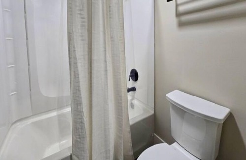 Girdwood House | Spacious 3 BR lower level duplex on a large lot