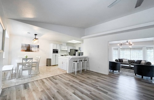 Oakhurst House | Spacious 3 BR Near Yosemite Park – 19 Miles Away