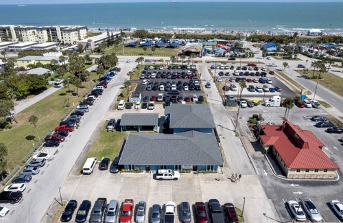 Cocoa Beach Cabin | Spacious 3 BR Penthouse Near Beach Prime Location