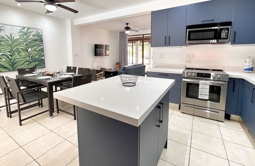 Coco House | Spacious 3 Bedroom House with Private Pool with Waterfall.
