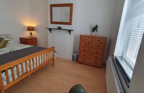 Gosport House | Spacious 3/db Seaside House