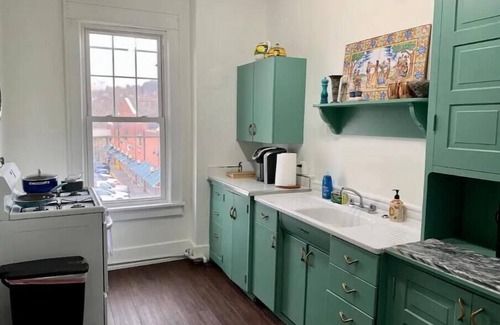 Morgantown House | Spacious 3 Queen Suite - Centrally Located