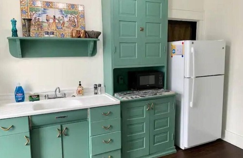 Morgantown House | Spacious 3 Queen Suite - Centrally Located