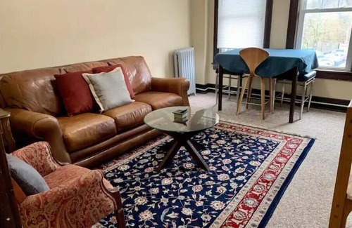 Morgantown House | Spacious 3 Queen Suite - Centrally Located