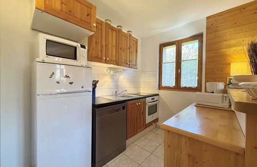 Praz-sur-Arly Apartment | Spacious 3-Room Apartment in Praz-Sur-Arly, Sleeps 6, Central Location, Parking Included