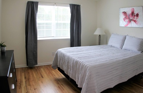 Bridgewater Apartment | Spacious 3BR/2BA Short Term Apartment Rental in Bridgewater