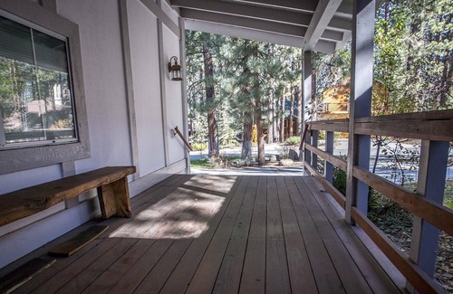 Summit Estates Apartment | Spacious 3b 2b Sleeps 8 Fenced Yard, WiFi, Walk to Snow Summit