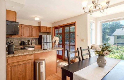 Wedgwood House | Spacious 3B2B Retreat | Near UW & U Village
