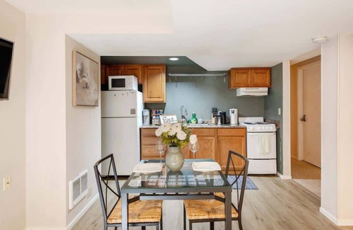 Wedgwood House | Spacious 3B2B Retreat | Near UW & U Village
