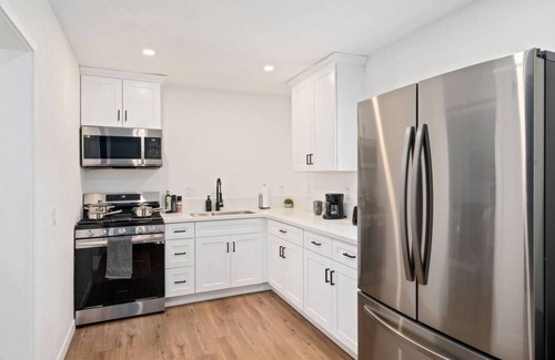 South Wrigley Apartment | Spacious 3BD/2BA in Long Beach