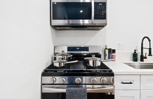 South Wrigley Apartment | Spacious 3BD/2BA in Long Beach
