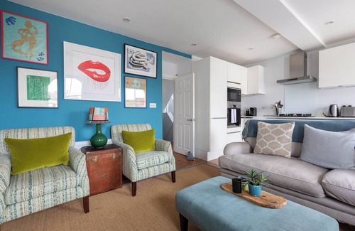 Colville Apartment | Spacious 3BD Flat with Balcony, Notting Hill