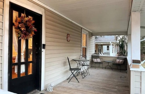 Irvington House | Spacious 3bd Historic Home with Fire pit & Big Yard in Irvington