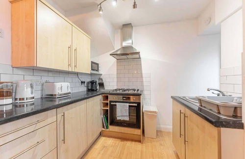 Tatenhill House | Spacious 3bed with parking Near NEC&BHX Airport