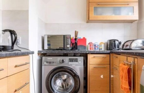 London Borough of Hounslow House | Spacious 3bhk Near Heathrow