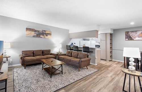 North University Apartment | Spacious 3BR/2BA next to UT 9686